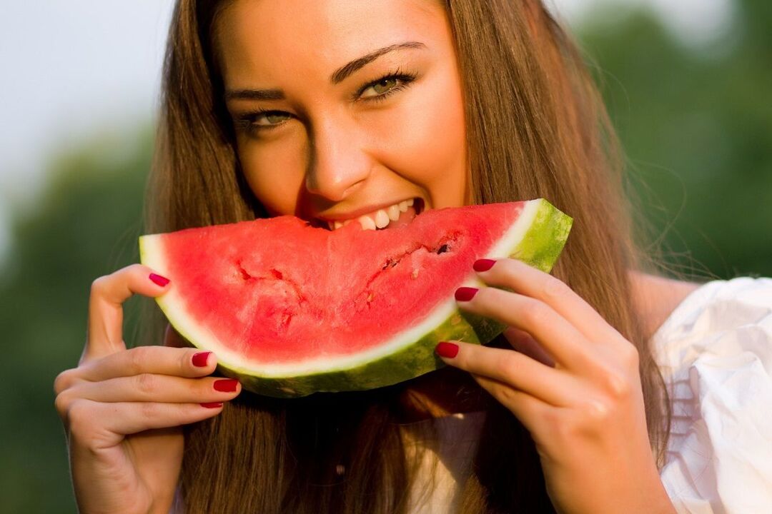 Watermelon diet to lose weight. 